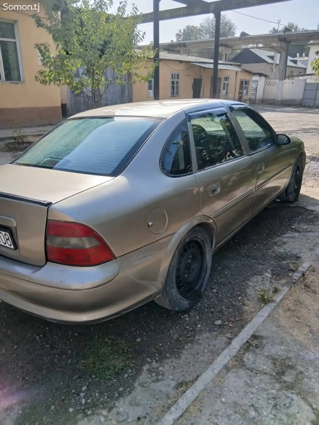 Opel Vectra B 1996 · 1.6 MT