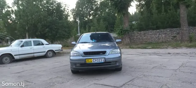 Opel Astra G 2001 · 1.6 MT