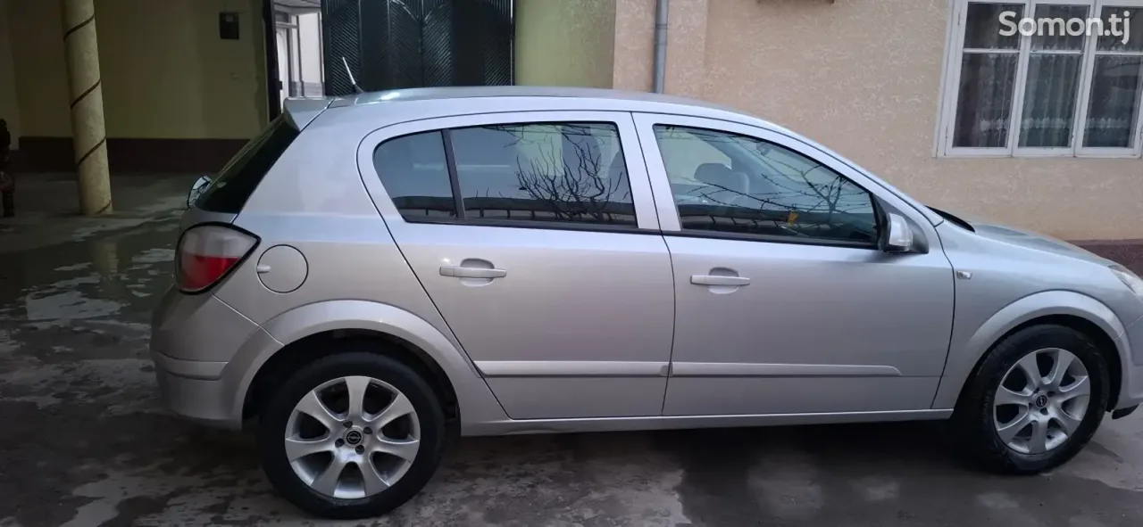 Opel Astra H 2006 · 1.6 MT