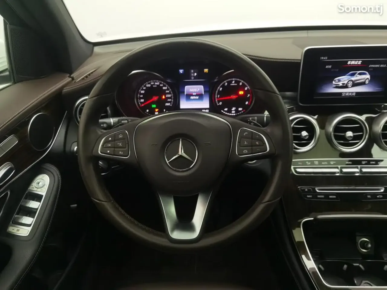 Mercedes-Benz GLC class 2016 · 2.6 AT