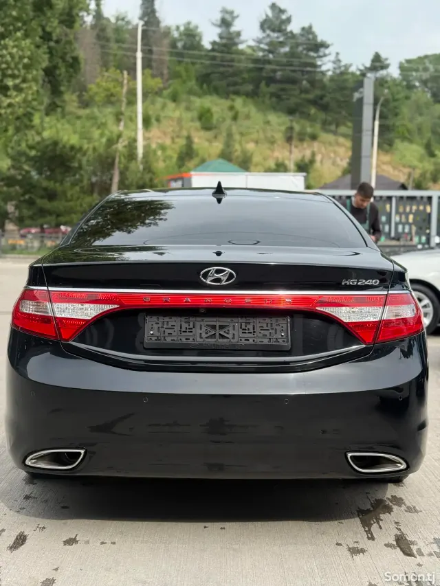Hyundai Grandeur 2011 · 2.4 AT
