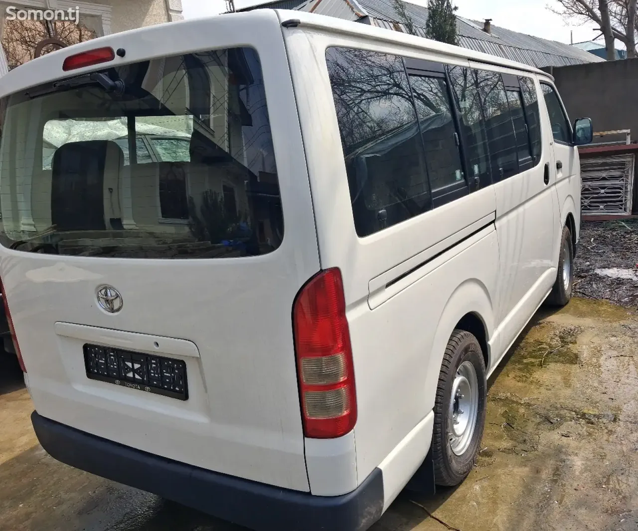 Toyota HiAce 2007 · 2.4 MT