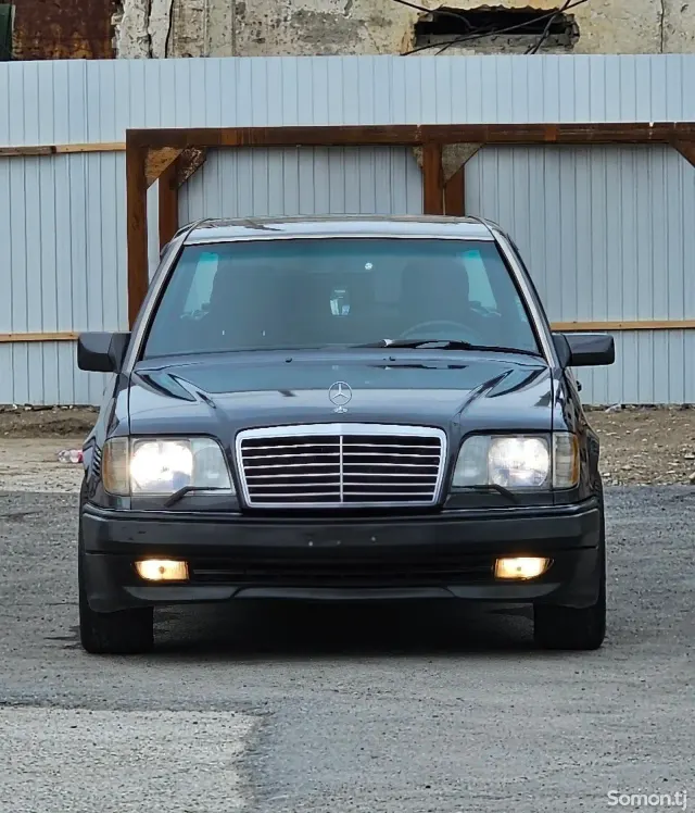 Mercedes-Benz W124 1991 · 2.0 MT