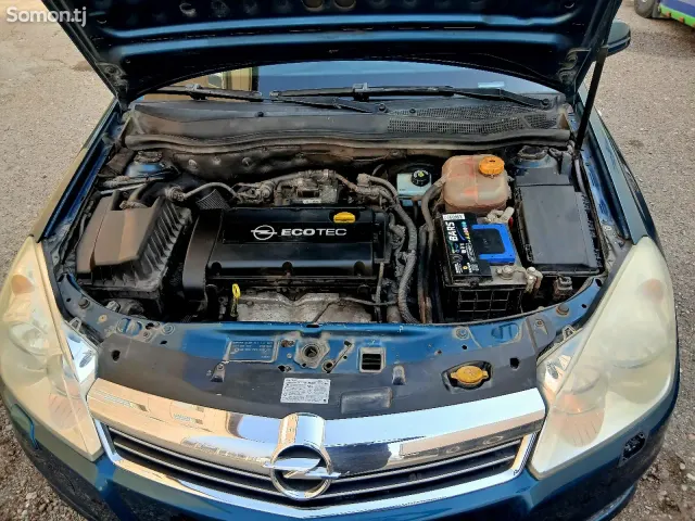 Opel Astra H 2008 · 0.7 MT
