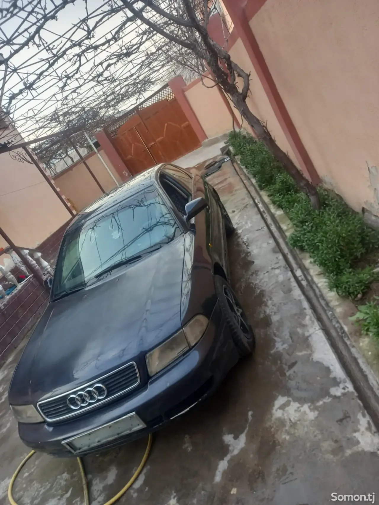 Audi A4 1998 · 1.8 MT