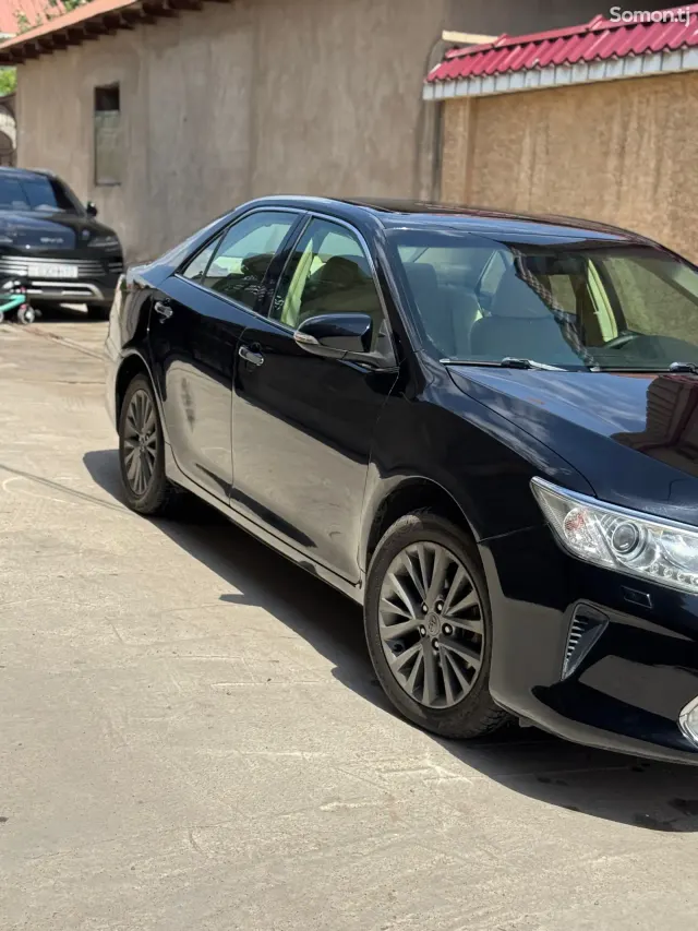 Toyota Camry 2015 · 2.5 AT