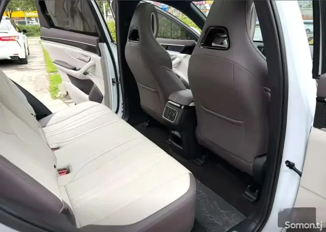 BYD Song Plus 2025 · AT