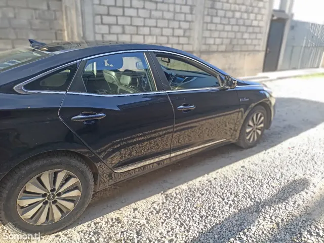 Hyundai Grandeur 2014 · 2.4 AT
