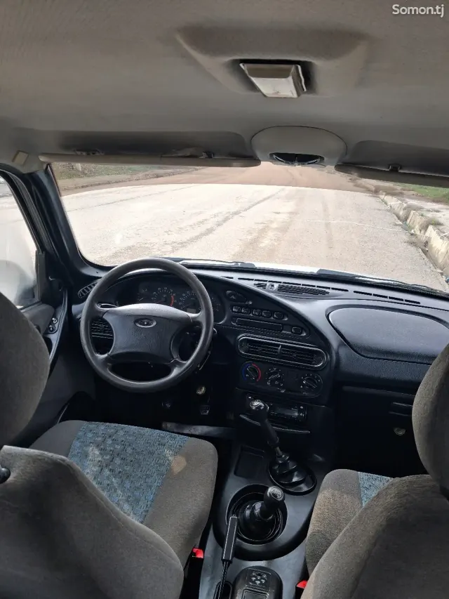 Chevrolet Niva 2005 · 1.7 MT