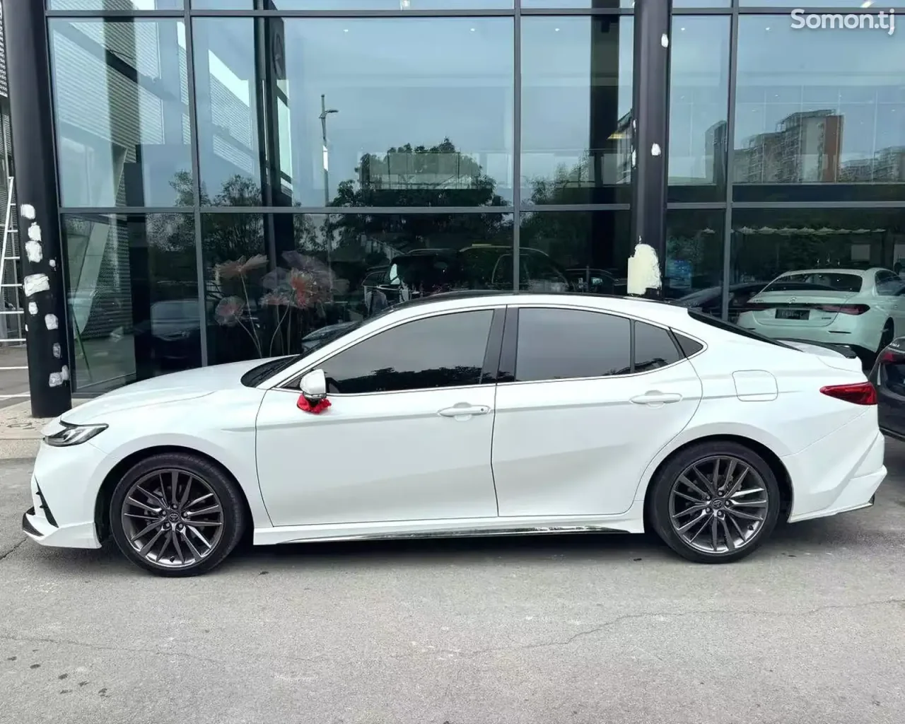 Toyota Camry 2025 · 2.0 AT