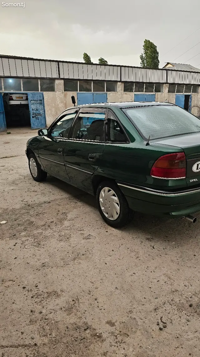 Opel Astra F 1996 · 1.6 MT