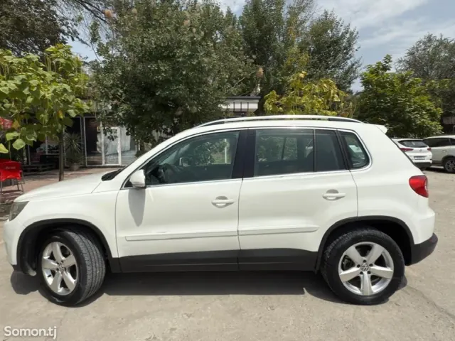 Volkswagen Tiguan 2009 · 2.0 AT