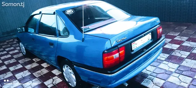 Opel Vectra A 1992 · 1.6 MT