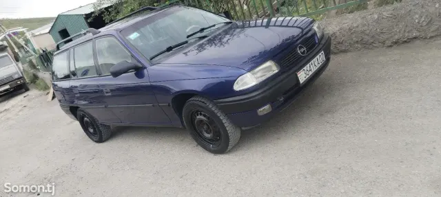 Opel Astra F 1995 · 1.6 MT