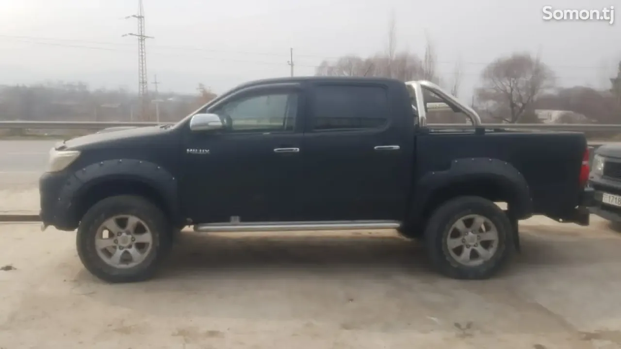 Toyota Hilux 2012 · 2.5 MT