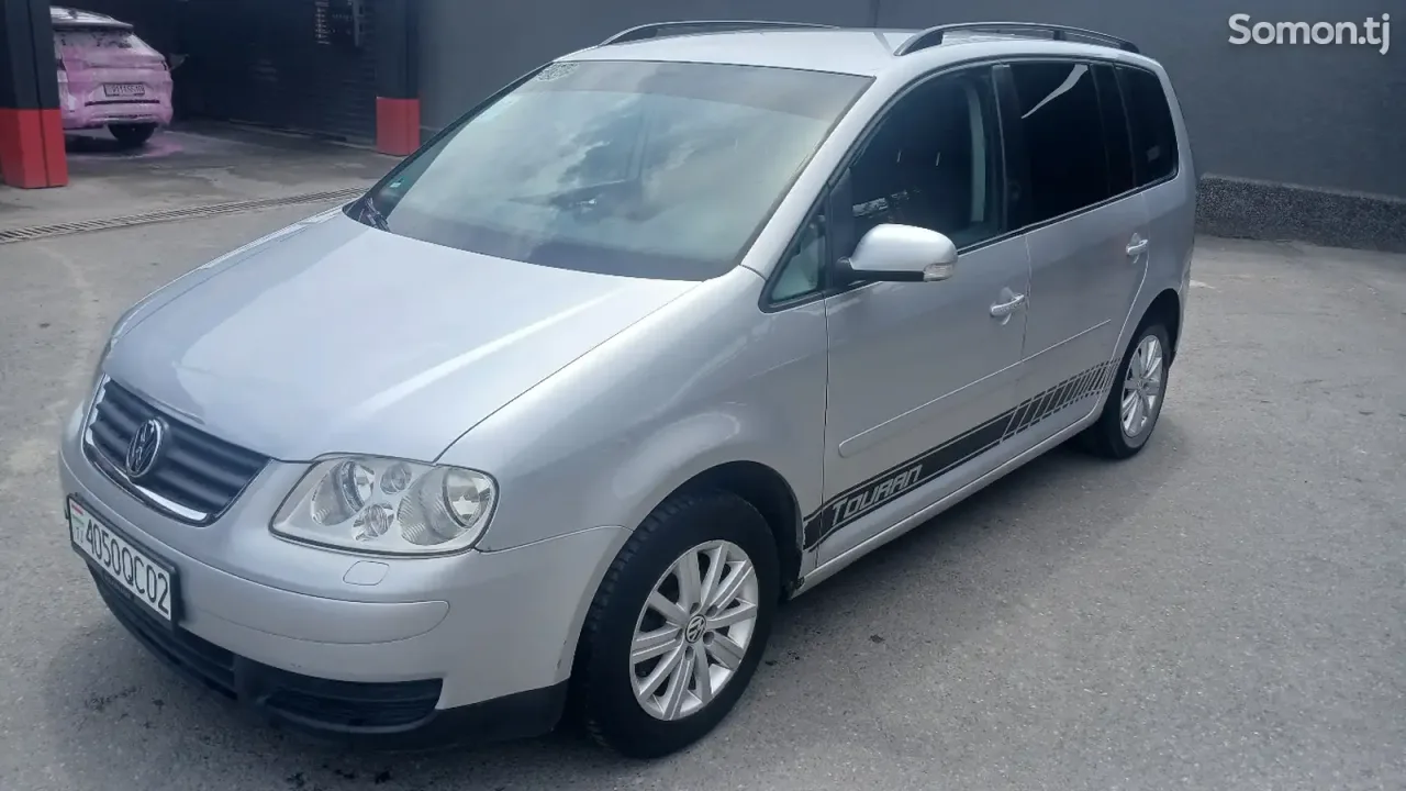 Volkswagen Touran 2006 · 1.6 AT