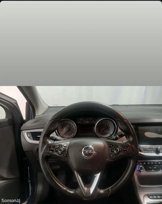 Opel Astra K 2017 · 1.0 MT