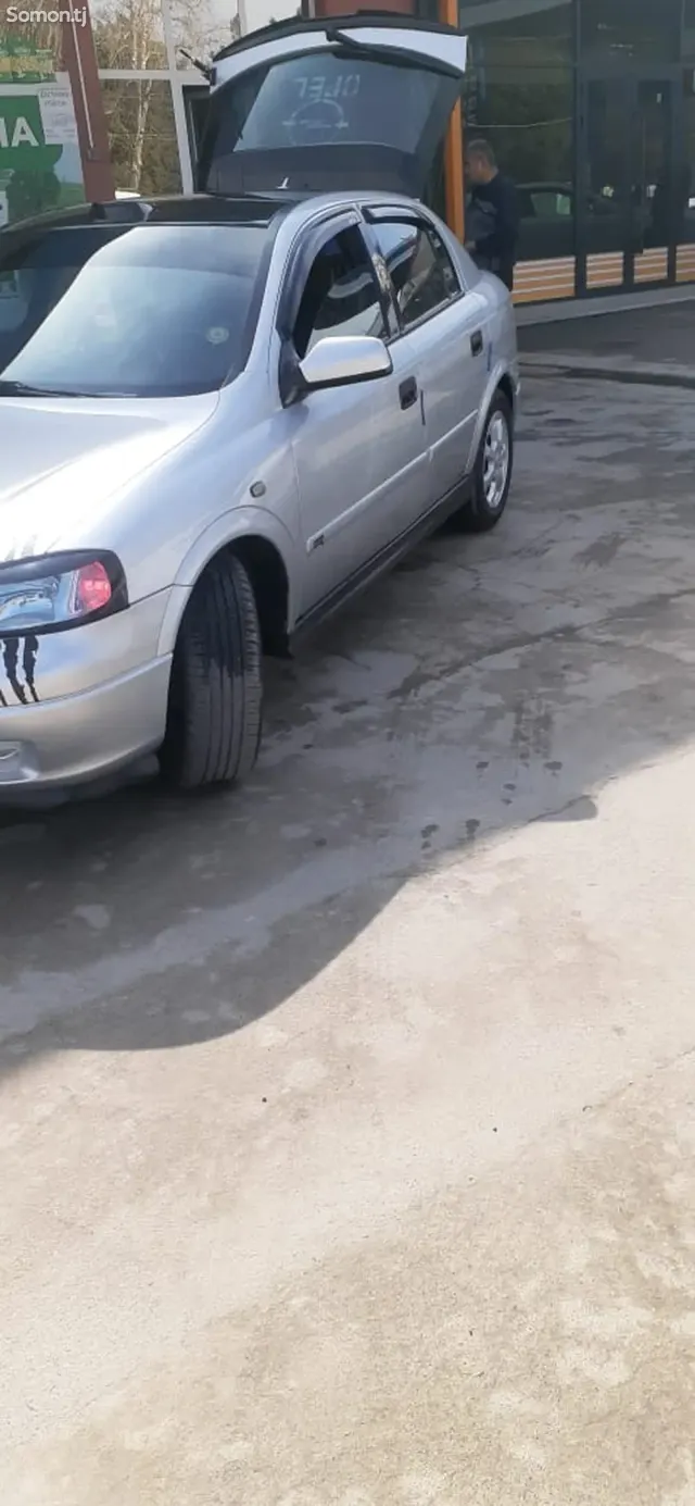 Opel Astra G 1999 · 1.6 MT