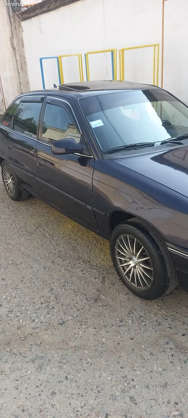 Opel Astra F 1997 · 1.6 MT