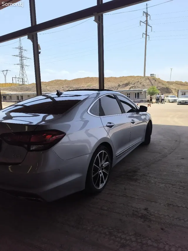 Hyundai Aslan 2014 · 3.3 AT