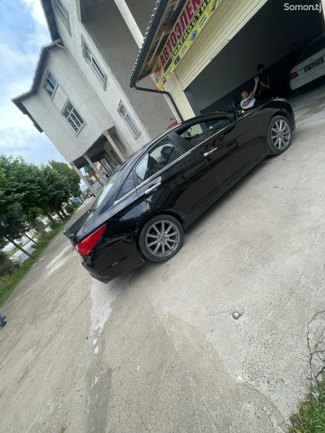 Hyundai Sonata 2010 · 2.0 AT