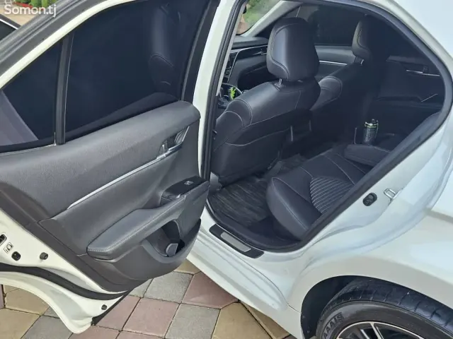 Toyota Camry 2019 · 2.5 AT