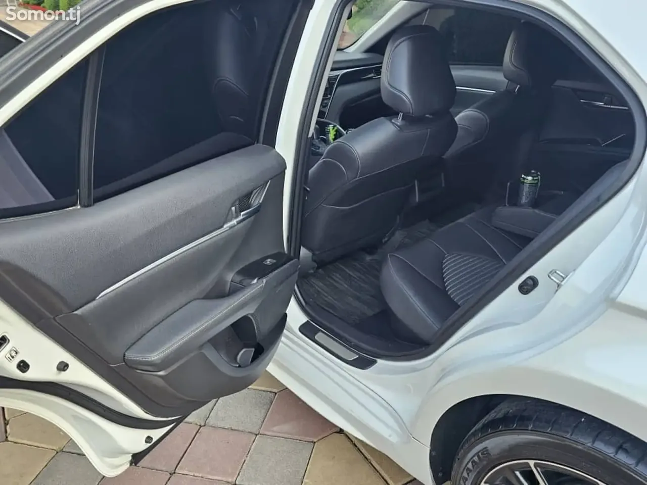 Toyota Camry 2019 · 2.5 AT