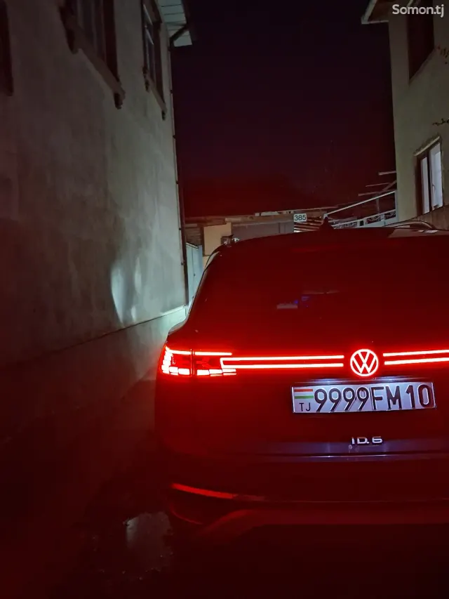 Volkswagen ID.6 2022 · AT