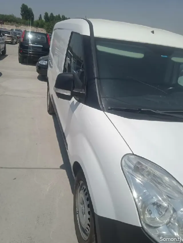 Opel Combo 2014 · 1.3 MT