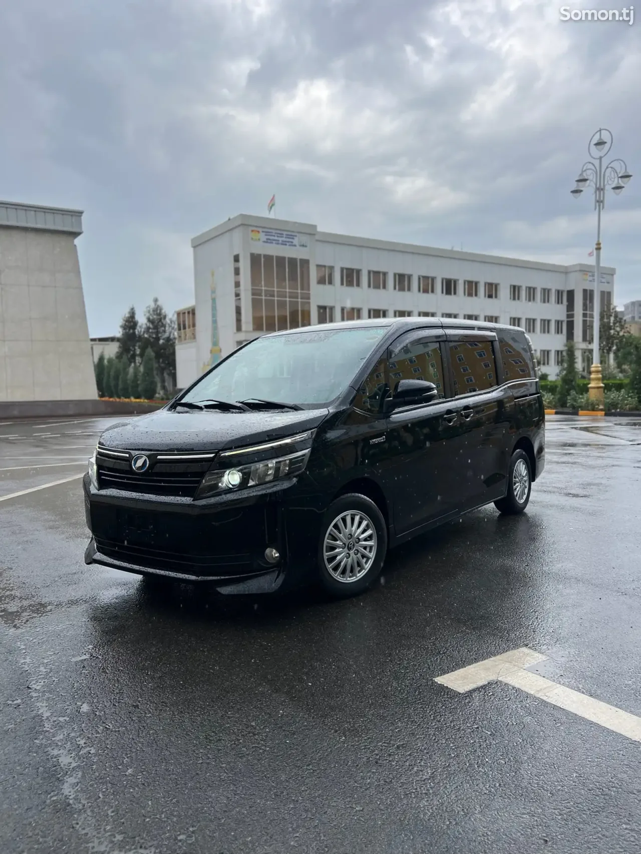 Toyota Voxy 2015 · 2.0 CVT