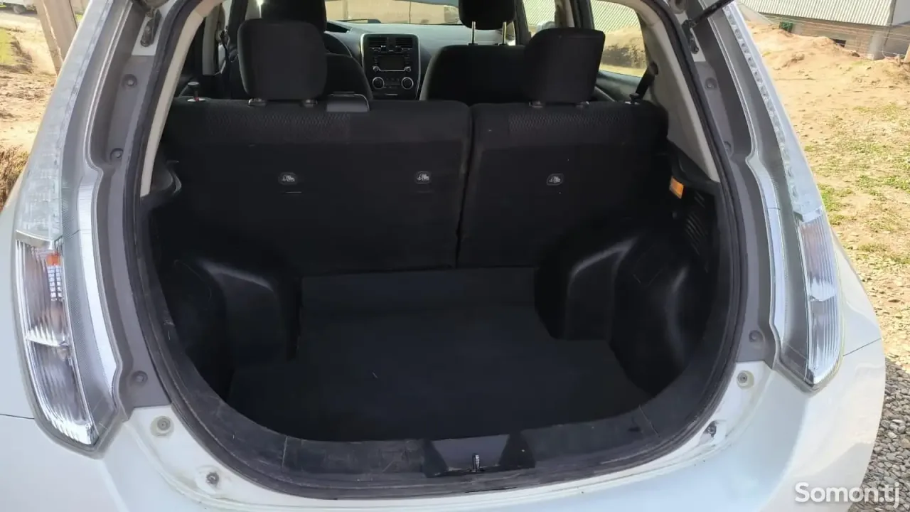 Nissan Leaf 2017 · AT