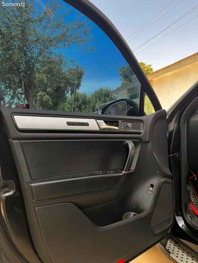 Volkswagen Touareg 2013 · 3.0 AT