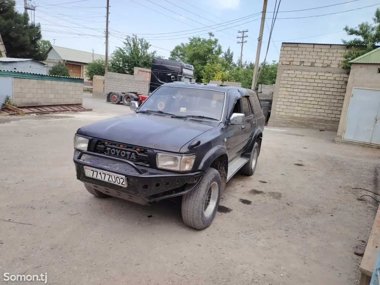 Toyota Hilux Surf 1996 · 2.7 MT