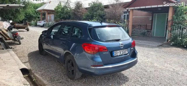 Opel Astra J 2015 · 1.4 MT