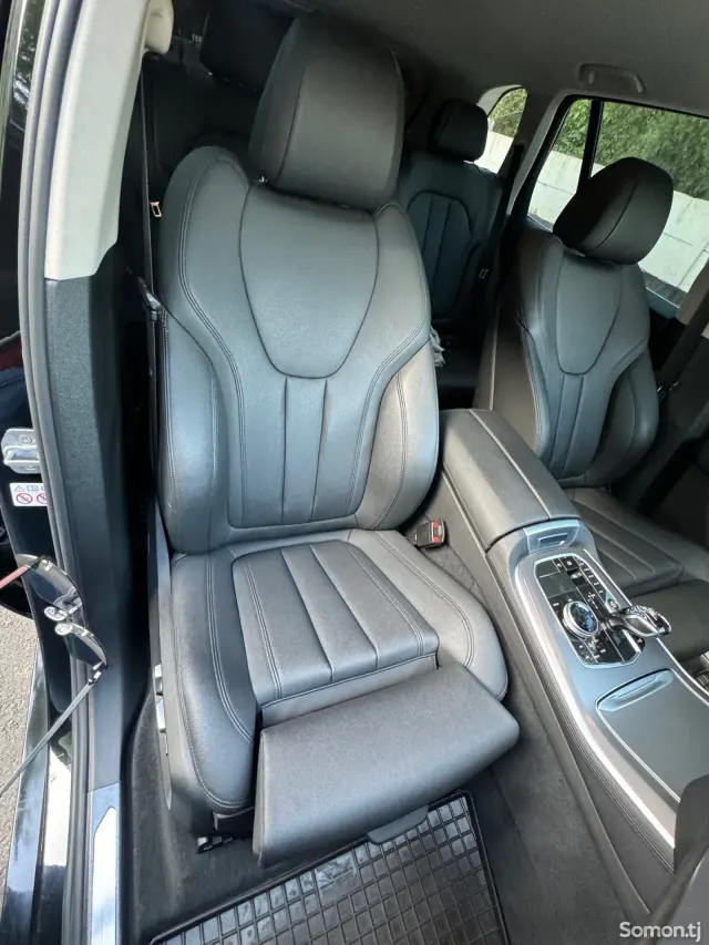 BMW X5 2021 · 2.5 AT