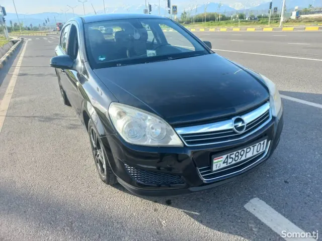 Opel Astra H 2008 · 1.7 MT