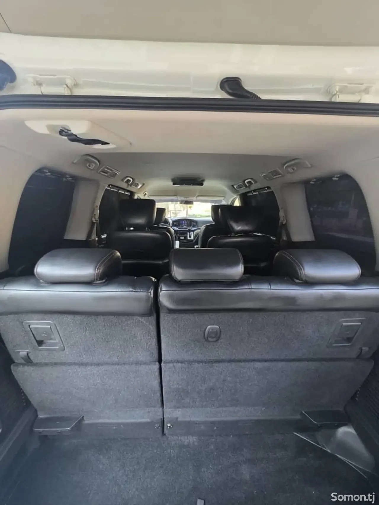 Nissan Elgrand 2015 · 2.5 AT