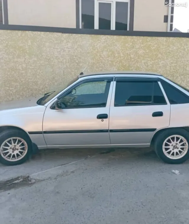 Daewoo Nexia 1994 · 1.6 MT
