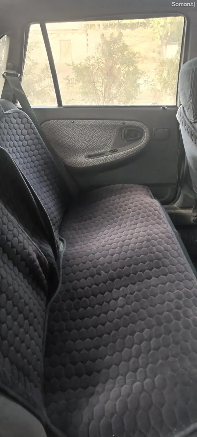 Daewoo Nexia 1995 · 1.6 MT