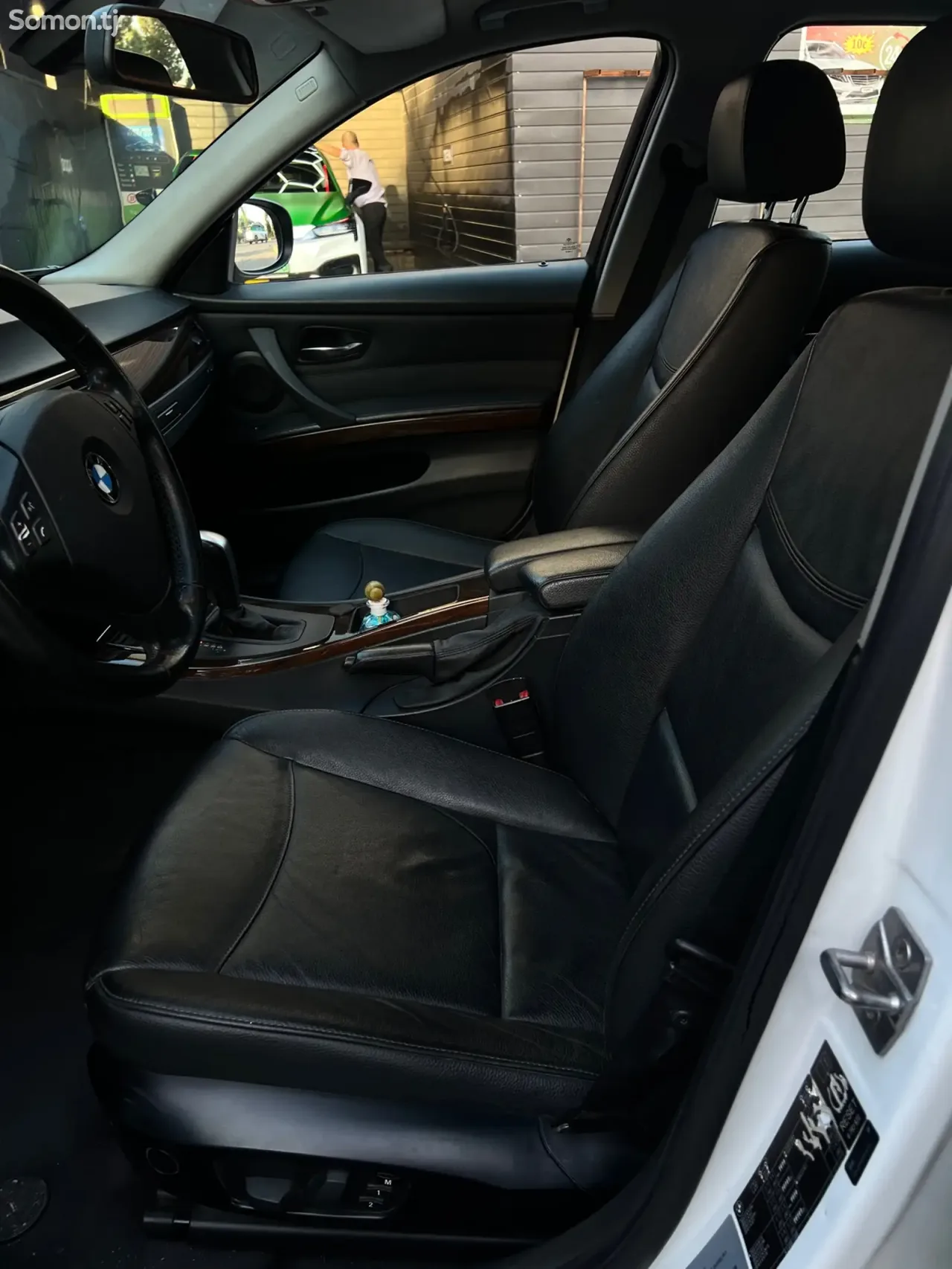 BMW 3 series 2011 · 2.0 AT