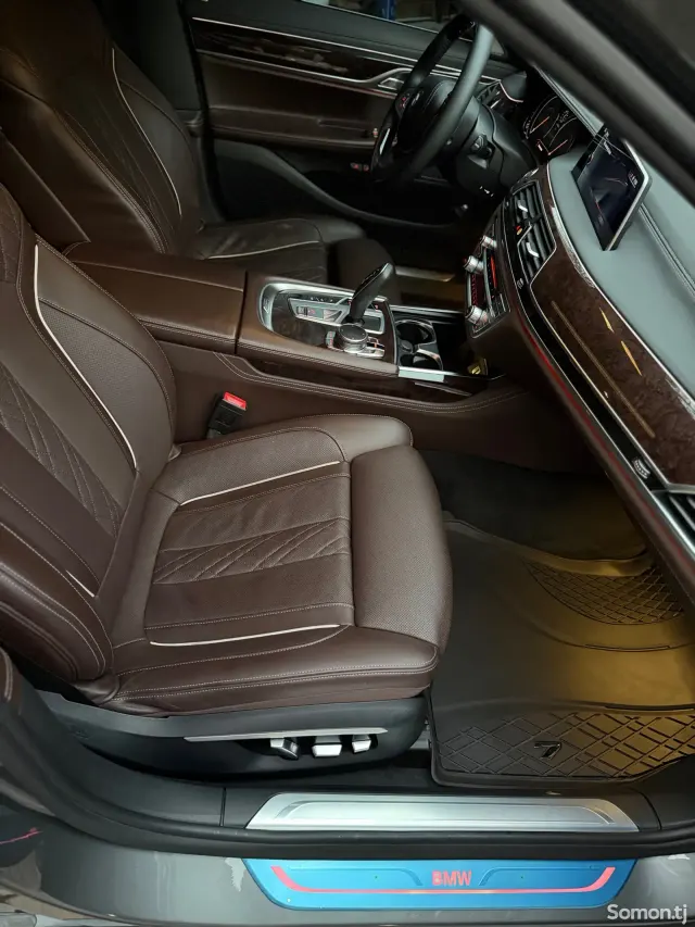 BMW 7 series 2016 · 3.0 AT