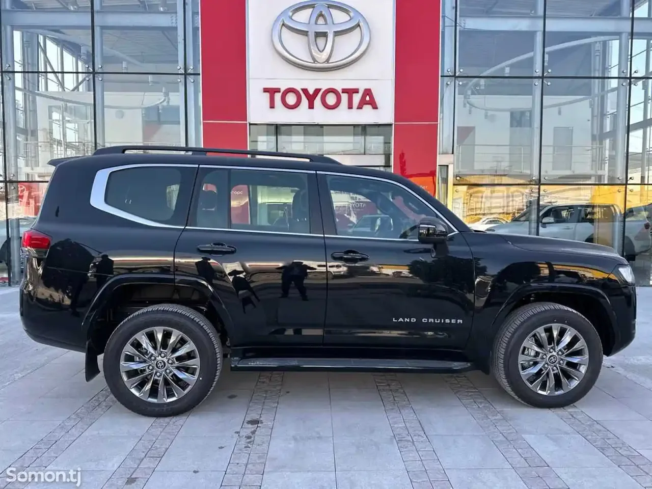 Toyota Land Cruiser 2024 · 3.5 AT