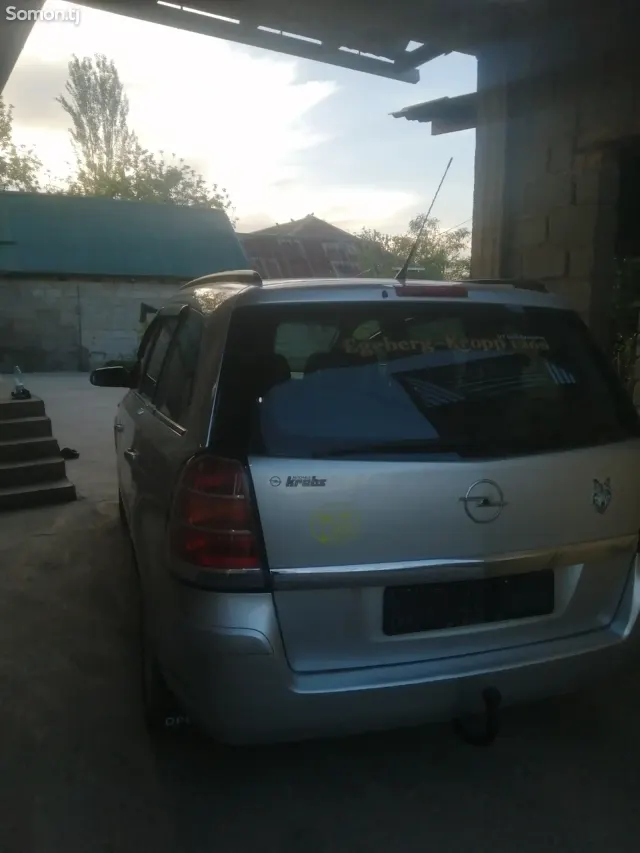 Opel Zafira 2006 · 2.2 MT