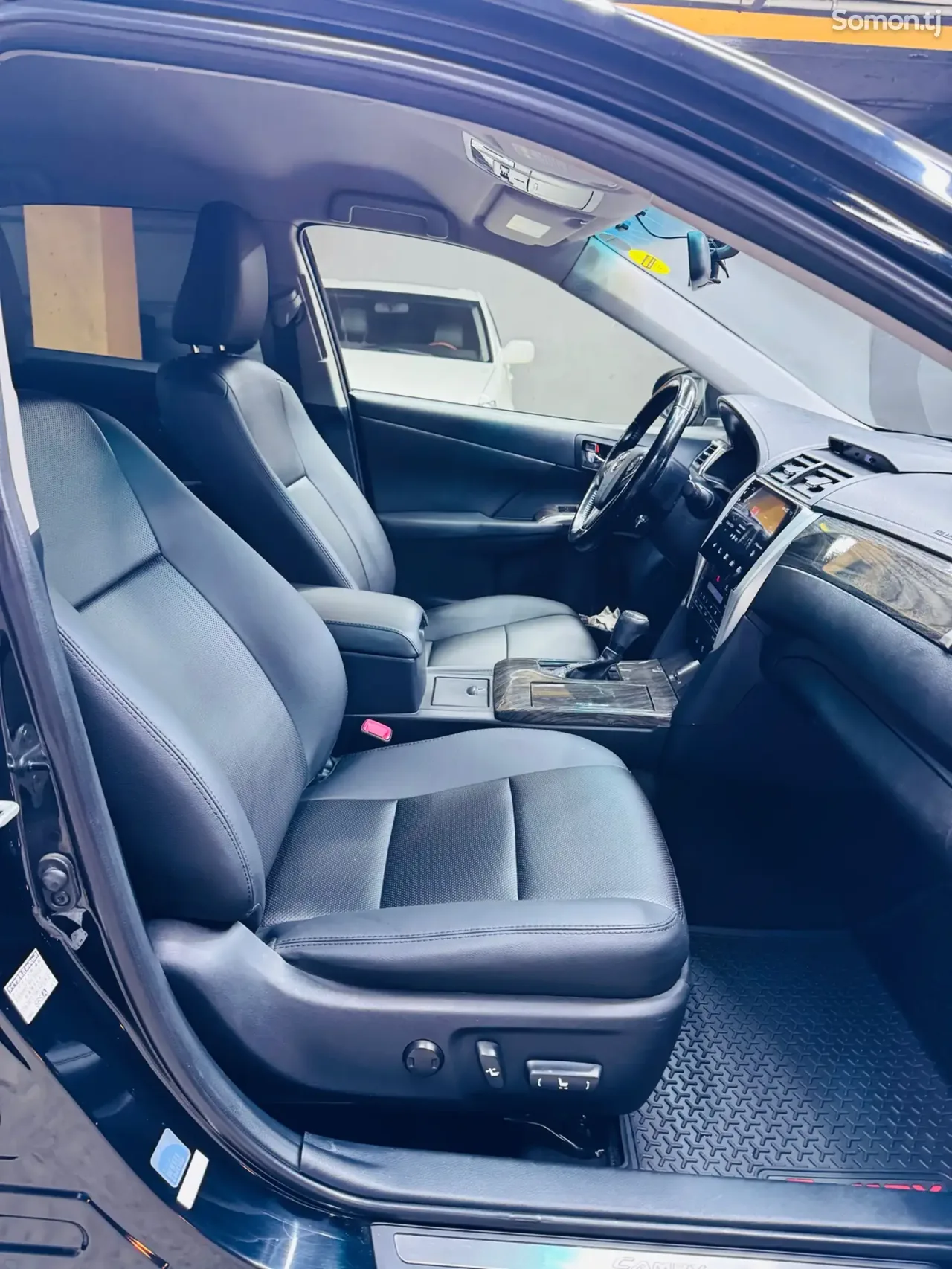 Toyota Camry 2015 · 2.5 AT