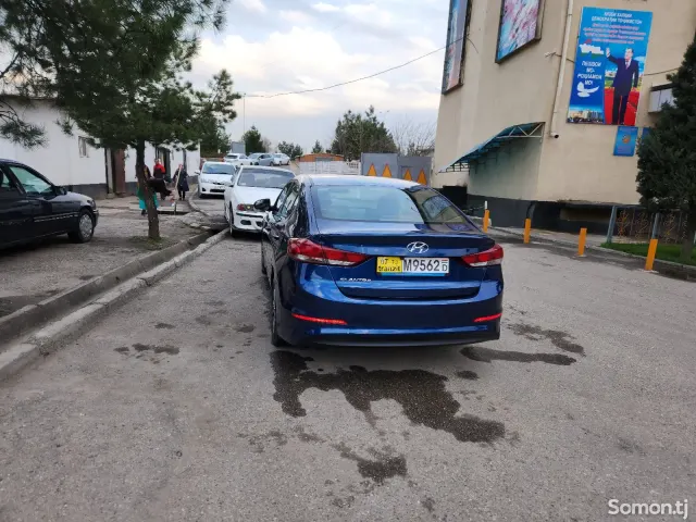 Hyundai Elantra 2017 · 2.0 AT