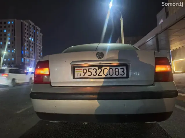 Volkswagen Passat 1998 · 1.6 MT