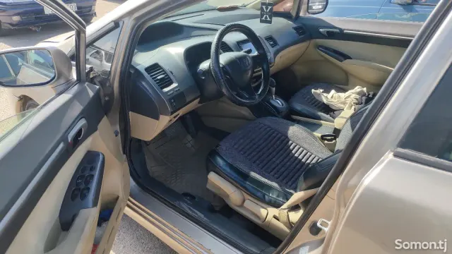 Honda Civic 2006 · 1.8 AT
