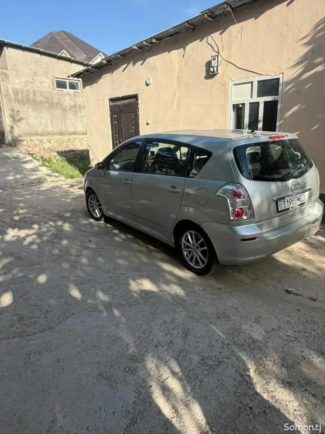 Toyota Verso 2008 · 2.2 MT