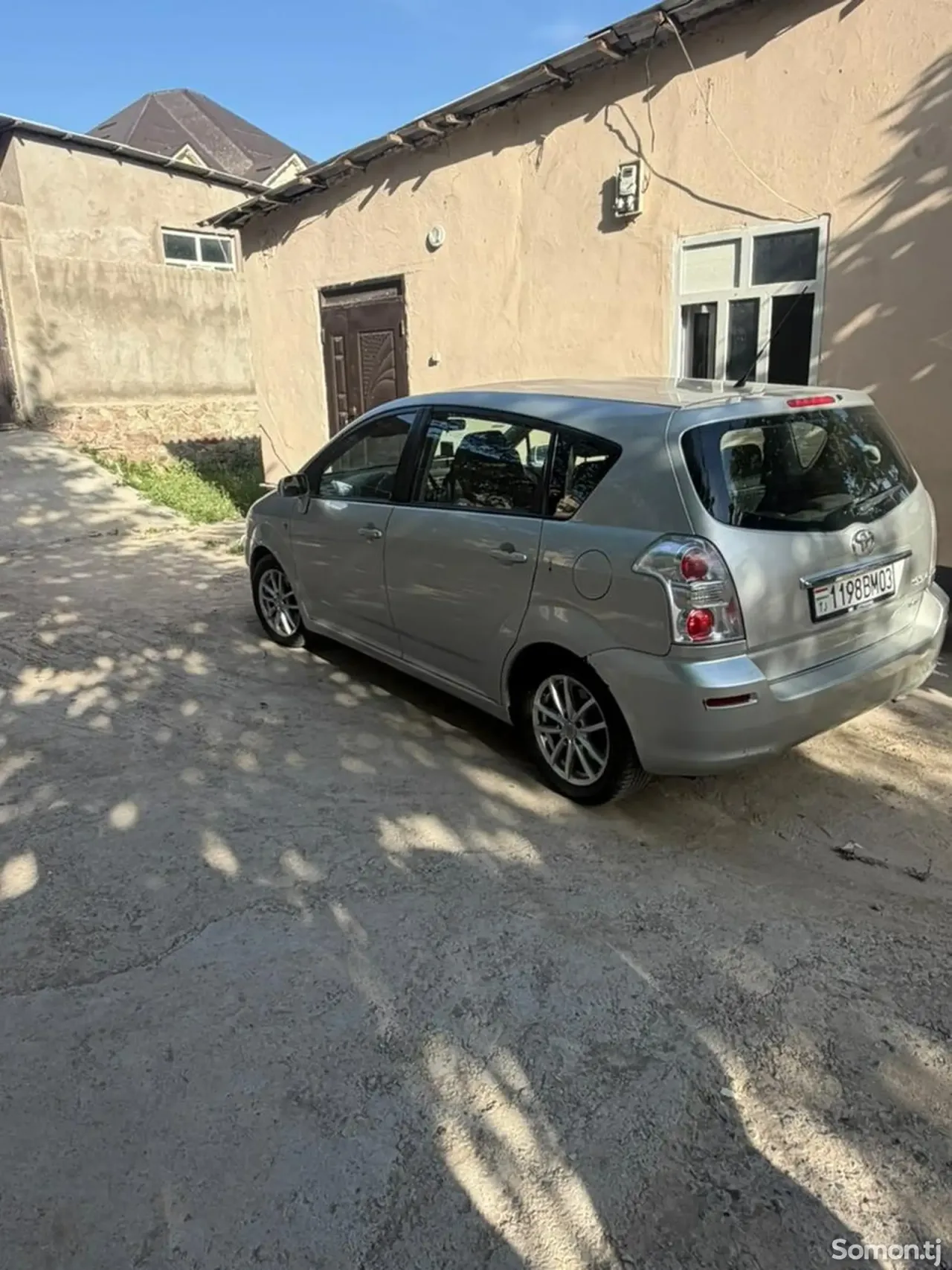 Toyota Verso 2008 · 2.2 MT