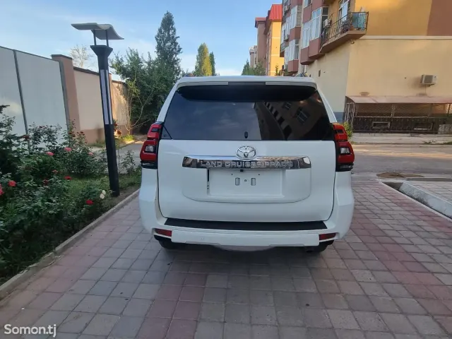 Toyota Land Cruiser Prado 2015 · 4.0 AT